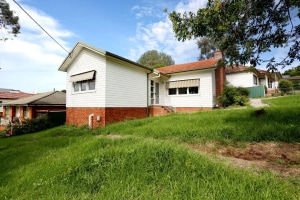 WARM AND COZY THREE BEDROOM HOME! Campbelltown Campbelltown Area Preview