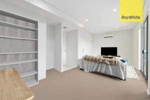 SUNNY, SPACIOUS & CONVENIENT Westmead Parramatta Area Preview