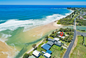 ABSOLUTE BEACHFRONT HOME Brooms Head Clarence Valley Preview