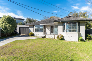 Stunning family home in a prime court location! Frankston Frankston Area Preview