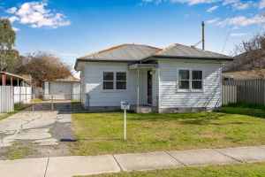 Charming 2-Bedroom House for Lease in East Albury! East Albury Albury Area Preview