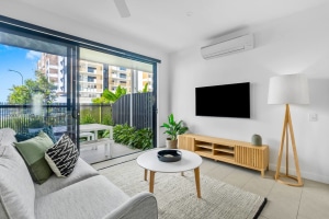 MODERN 2 BEDROOM FULLY FURNISHED APARTMENT Meridan Plains Caloundra Area Preview