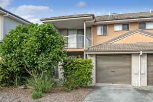 Stunning modern 3 bedroom townhouse in fantastic complex. North Lakes Pine Rivers Area Preview