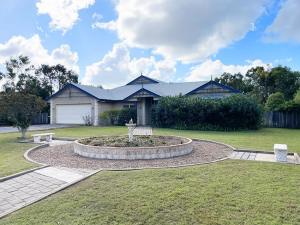 Bargain buy - get in and add value to this large family home Wondunna Fraser Coast Preview