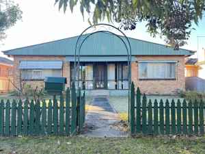 Large Three Bedroom Home in Popular North Albury! A MUST SEE!! North Albury Albury Area Preview