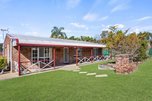 IMMACULATE ONE-OWNER HOME ON 759M2 BLOCK Collingwood Park Ipswich City Preview