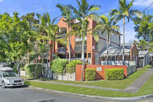 Easy-Care Comfort in an Unbeatable Location Highgate Hill Brisbane South West Preview