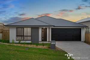 NEAR NEW| TWO HOMES UNDER ONE ROOF! Springfield Lakes Ipswich City Preview