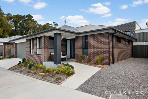 LOW MAINTENANCE HOME IN AN IDEAL LOCATION! Fletcher Newcastle Area Preview