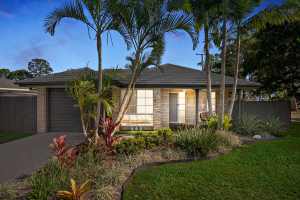 Renovated home with side access and outdoor oasis! Murrumba Downs Pine Rivers Area Preview