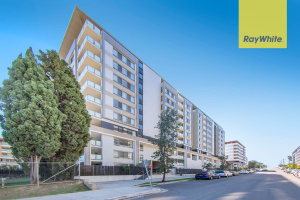 Stylish 1-Bedroom Apartment with Study Parramatta Parramatta Area Preview