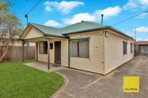 STUNNING RESIDENCE FOR RENT - IDEAL FOR FAMILIES !! Laverton Wyndham Area Preview