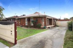 NEAT, AFFORDABLE HOME WITH DOUBLE BRICK GARAGE! Gladstone Park Hume Area Preview