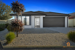 Character filled residence in the heart of Fraser Rise...OPPOSITE TO SPRINGSIDE WEST COLLEGE!!! Caroline Springs Melton Area Preview