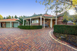 CAPTIVATING ELEGANCE Darley Moorabool Area Preview