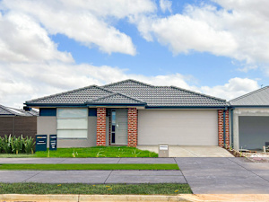 375m2 land with 22 SQ house ... Close to all amenities in Wyndham Vale Wyndham Vale Wyndham Area Preview