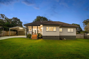 IMMACULATE MID-CENTURY BEAUTY ON 1296M2 Dinmore Ipswich City Preview