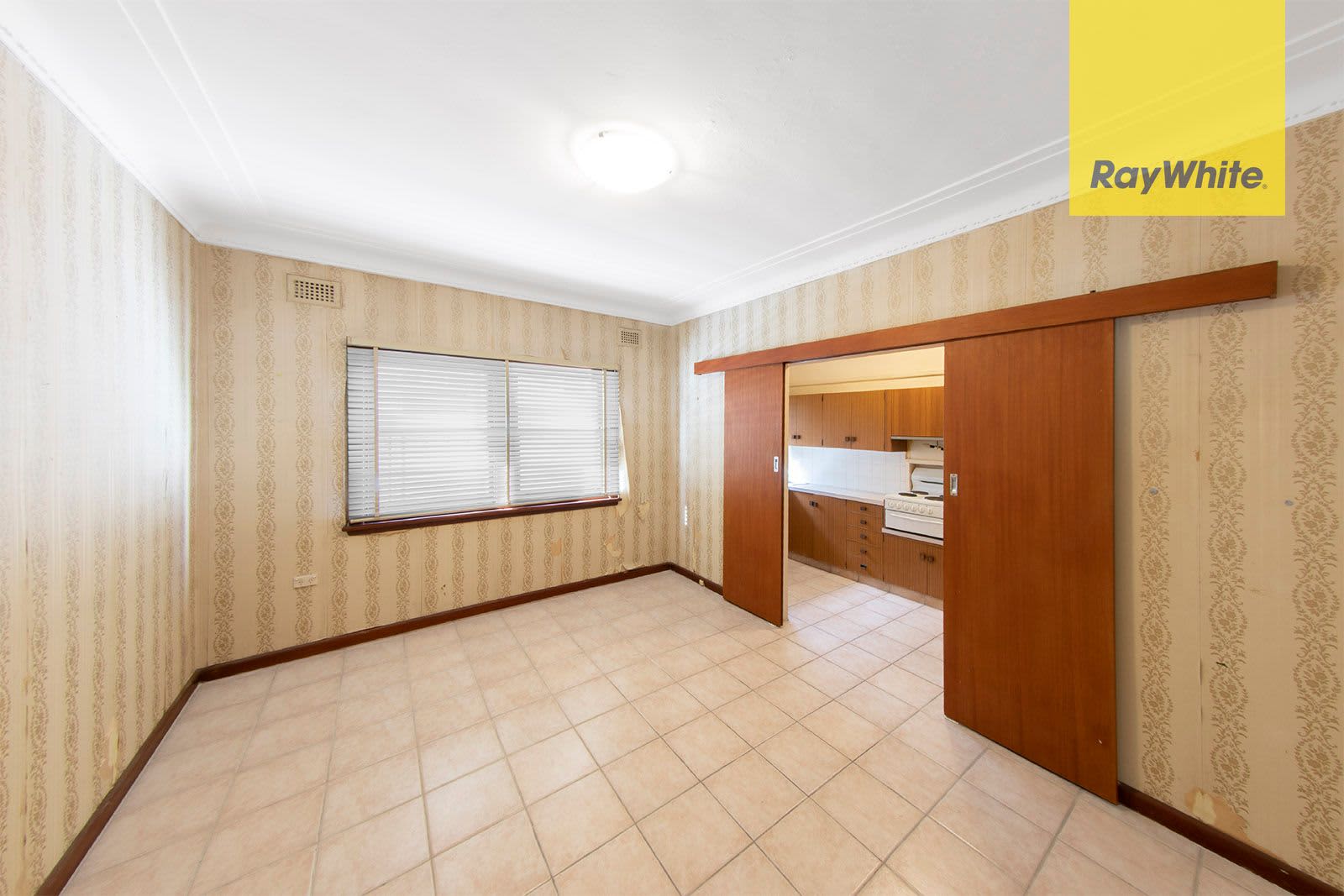 https://gumtreeau-dev-res.cloudinary.com/image/private/t_$_s-l1600/gumtree/0950e7d2-61c9-4f23-b82e-47e583d35b6a.jpg