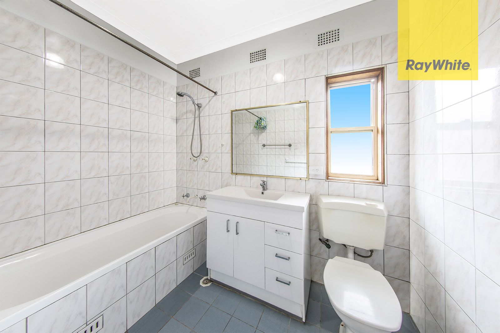 https://gumtreeau-dev-res.cloudinary.com/image/private/t_$_s-l1600/gumtree/1580b9ad-55a7-45e3-84d1-01977ed6800c.jpg