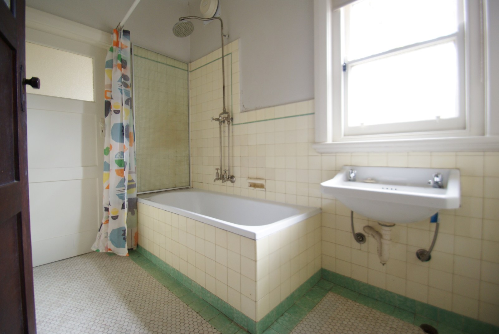 https://gumtreeau-dev-res.cloudinary.com/image/private/t_$_s-l1600/gumtree/2787b664-b274-4923-bb09-7dea68535482.jpg