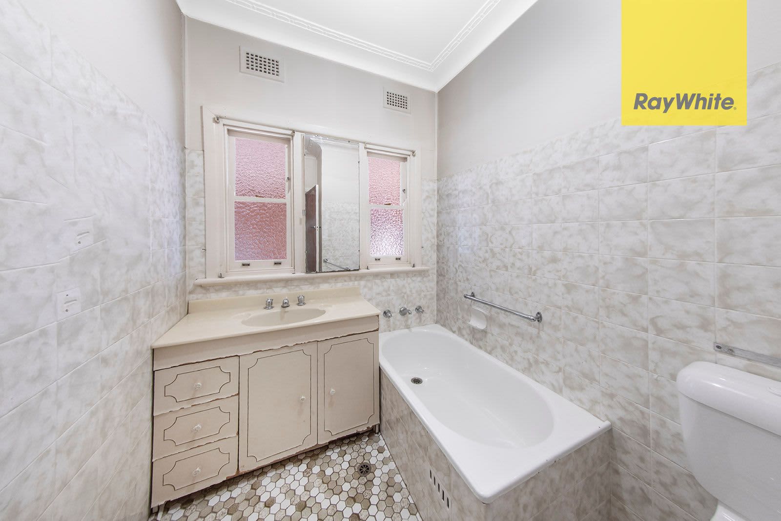 https://gumtreeau-dev-res.cloudinary.com/image/private/t_$_s-l1600/gumtree/63b2b9e1-ed93-42f9-a2a9-9e009338a471.jpg