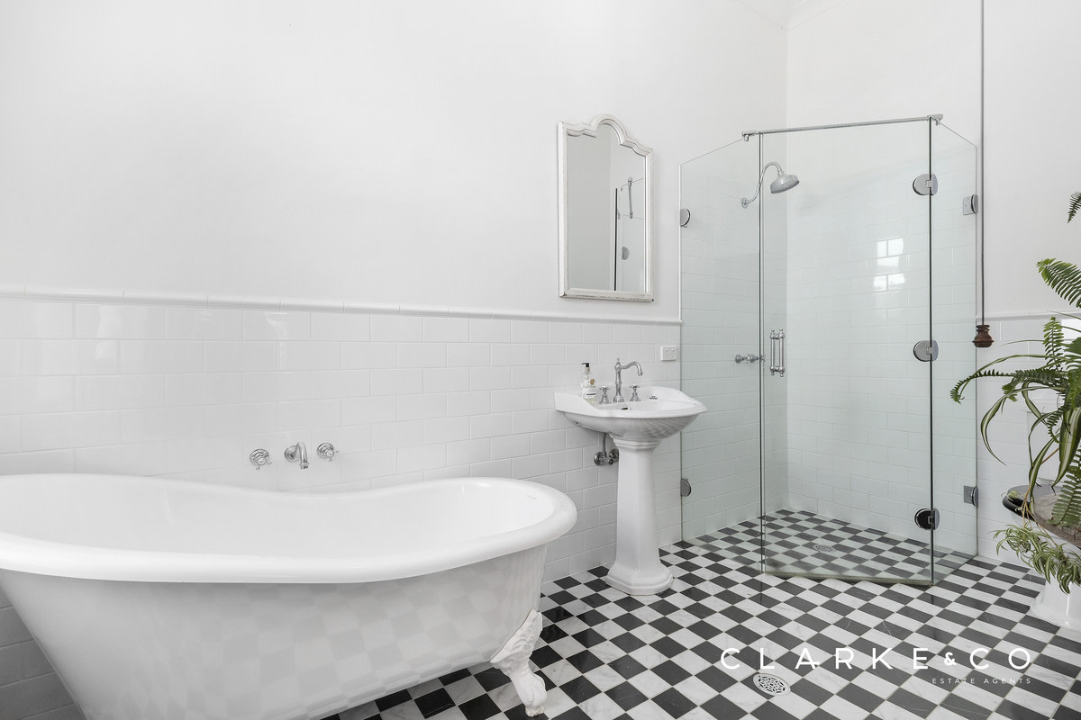 https://gumtreeau-dev-res.cloudinary.com/image/private/t_$_s-l1600/gumtree/6d028699-fbab-46d9-801c-17d494acc7ca.jpg